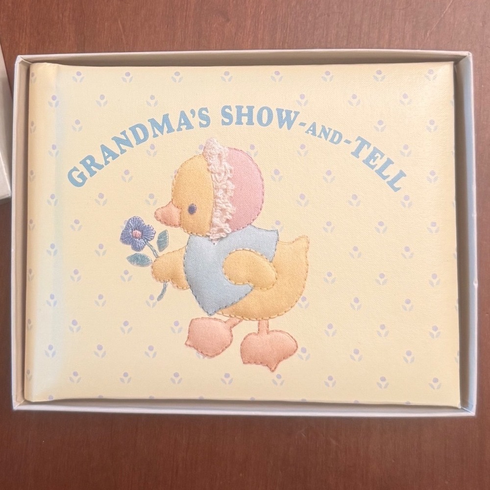 Hallmark vtg photo album grandma show tell baby chick puffy cottagecore 80s 90s